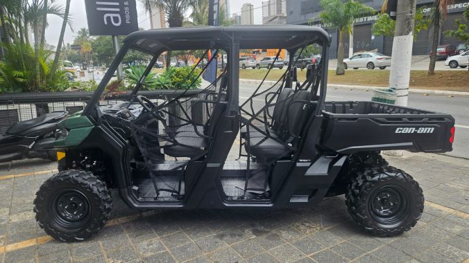 02 Can Am Defender Max HD7 2024
