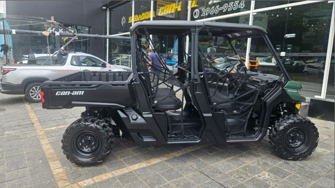 03 Can Am Defender Max HD7 2024