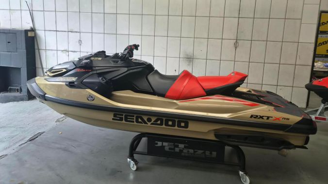 02 Sea Doo RXT X 325 2025